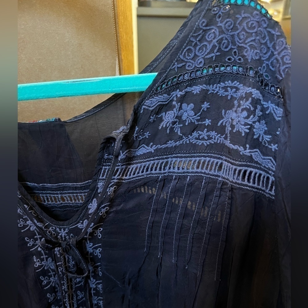 💕Johnny Was Navy Embroidered Tunic Blouse💕 - Picture 8 of 8